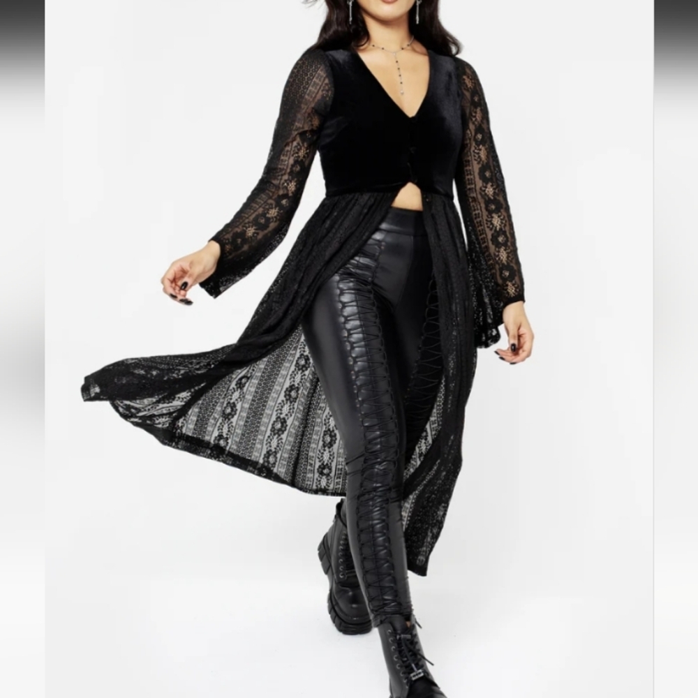 Disturbia Everlasting Flared Sleeve Lace Overdress size 6